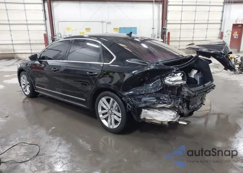 2017 Volkswagen Passat 1.8T Sel Premium z USA, uszkodzony, nr VIN 1VWCT7A37HC067756